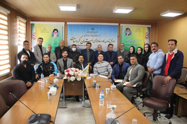 تجلیل سرپرست توانمند هیات ورزش کارگری از مدال اوران کاراته و پرس سینه
