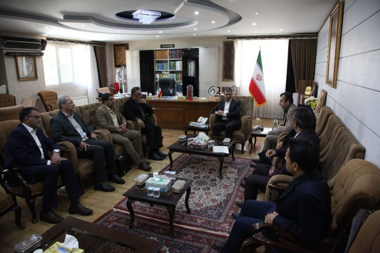 دیدار رئیس فدراسیون اسکواش به همراه مدیر کل ورزش و جوانان با استاندار کردستان