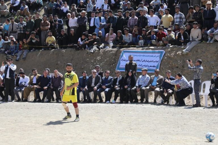 در روزهای نابود شده فوتبال کردستان استاندار میهمان فینال جام روستایی شد!