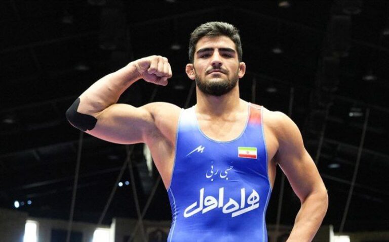 دلاور کردستانی مدال طلا کشتی آزاد جوانان آسیا را کسب کرد