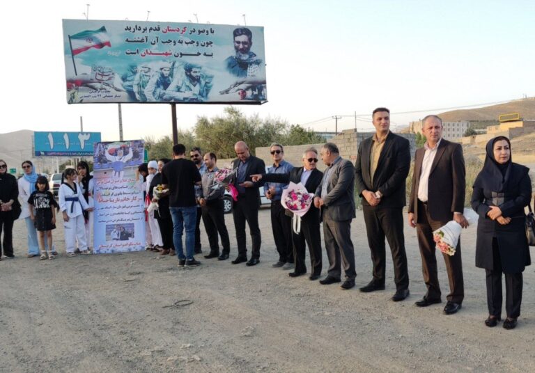 آیین استقبال از بانوی تکواندو کار کردستانی و قهرمان رقابت‌های نونهالان آسیا برگزار شد