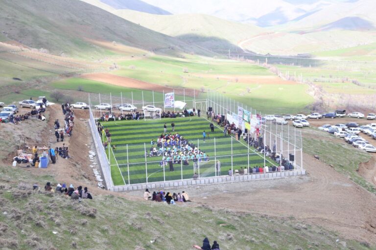 حضور مدیرکل ورزش و جوانان کردستان در آیین افتتاحیه رقابت های فوتبال جام روستایی منطقه کوماسی شهرستان مریوان