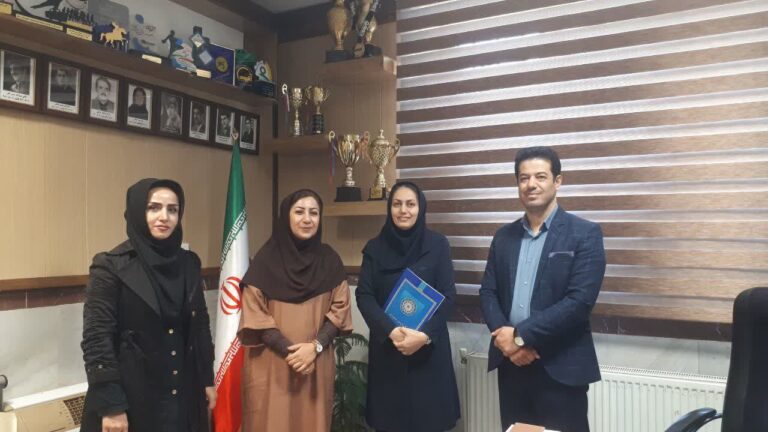 تجلیل از برگزار کنندگان طرح ملی دختران آفتاب ایران در شهرستان سقز
