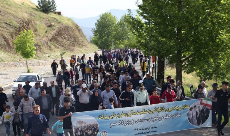 برگزاری همایش بزرگ پیاده روی خانوادگی در سنندج