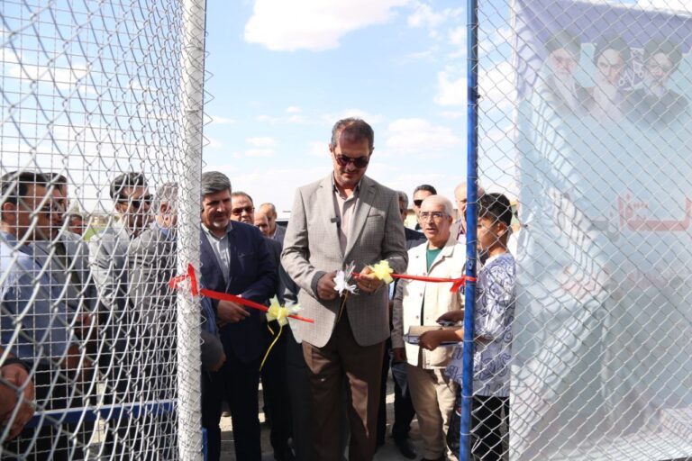 افتتاح زمین چمن مصنوعی شهدای خدمت قروه با حضور استاندار کردستان