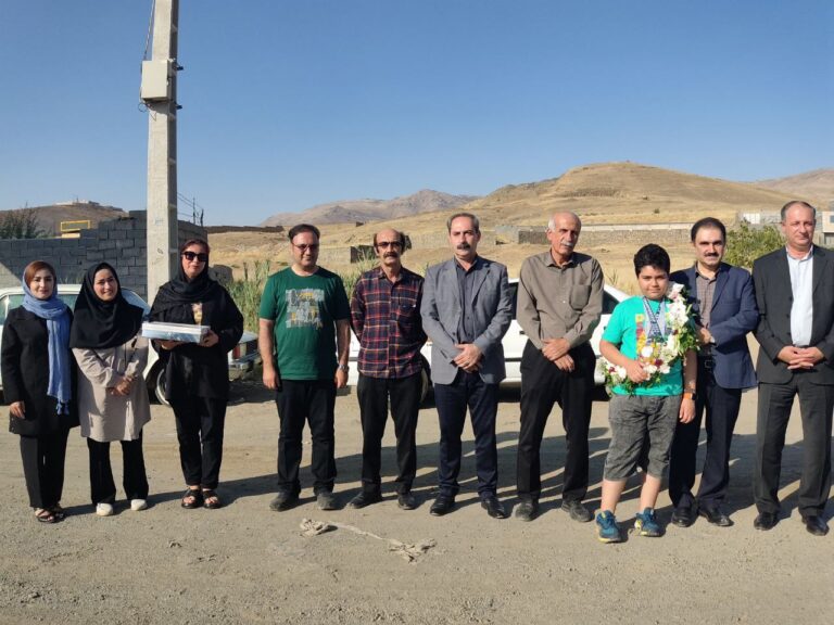 آیین استقبال از قهرمان کردستانی تیم ملی شطرنج کشورمان در سنندج برگزار شد
