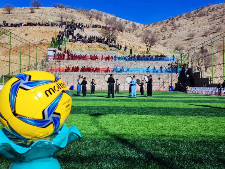 زمین چمن مصنوعی شهر هورامان افتتاح شد