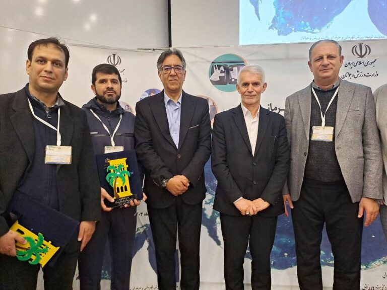  تجلیل معاون وزیر ورزش و جوانان از مسئولین پایگاه قهرمانی و آموزش اداره کل ورزش و جوانان استان کردستان