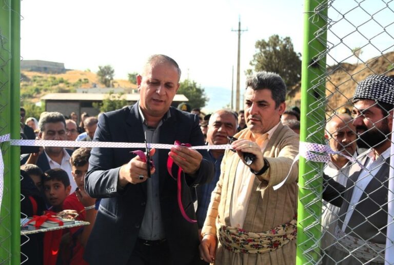 افتتاح زمین چمن مصنوعی فوتبال روستای «برقلعه» در شهرستان مریوان