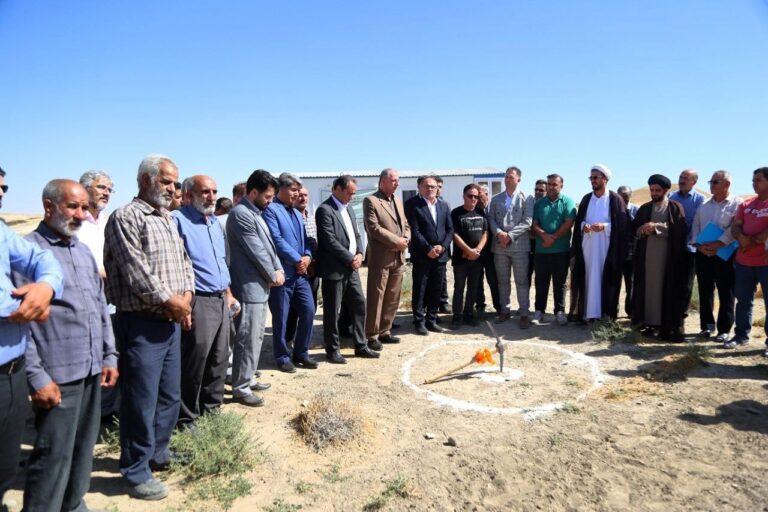 کلنگ احداث سالن ورزشی چند منظوره روستای خورخوره از توابع شهرستان بیجار بر زمین زده شد