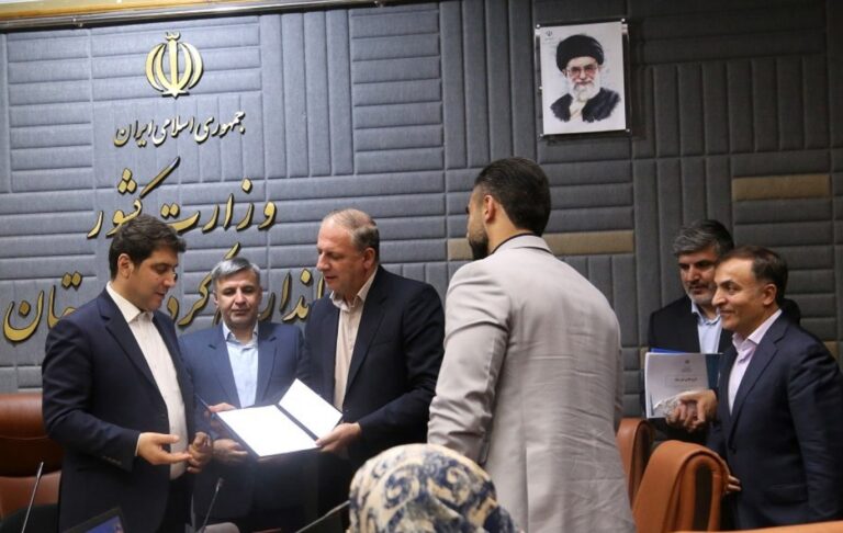 امضای ۲ قرارداد ماده ۲۷ پروژه های عمرانی در حوزه ورزش و جوانان کردستان