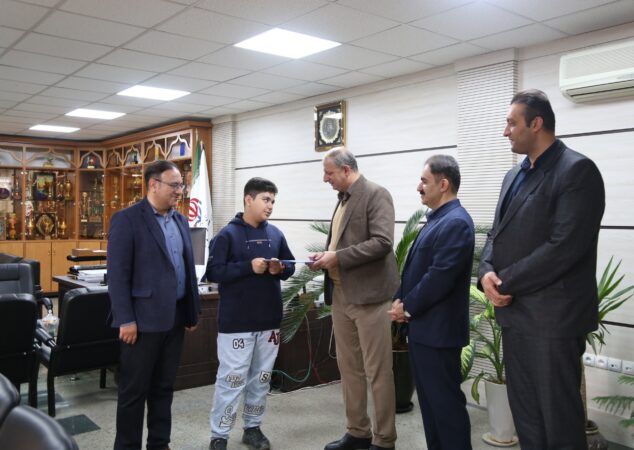  برگزاری آیین بدرقه و تجلیل مدیرکل ورزش و جوانان استان از شطرنج باز خوش آتیه کردستانی و عضو تیم ملی زیر ۱۲ سال ایران