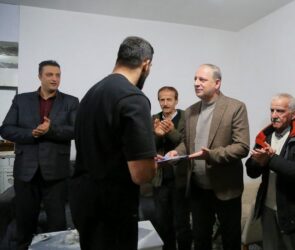  تجلیل مسئولین ورزش استان از مدال آوران رشته کشتی در رقابت‌های بین‌المللی