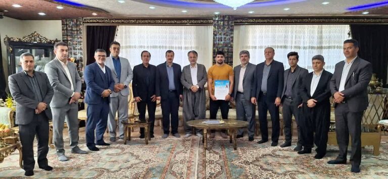 تجلیل مسئولین استانی و شهرستانی از محمدمبین عظیمی ملی پوش کردستانی کشتی آزاد کشور