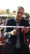 خاکی به دنبال گلستان کردن ویرانه! خاکی به دنبال گلستان کردن ویرانه!